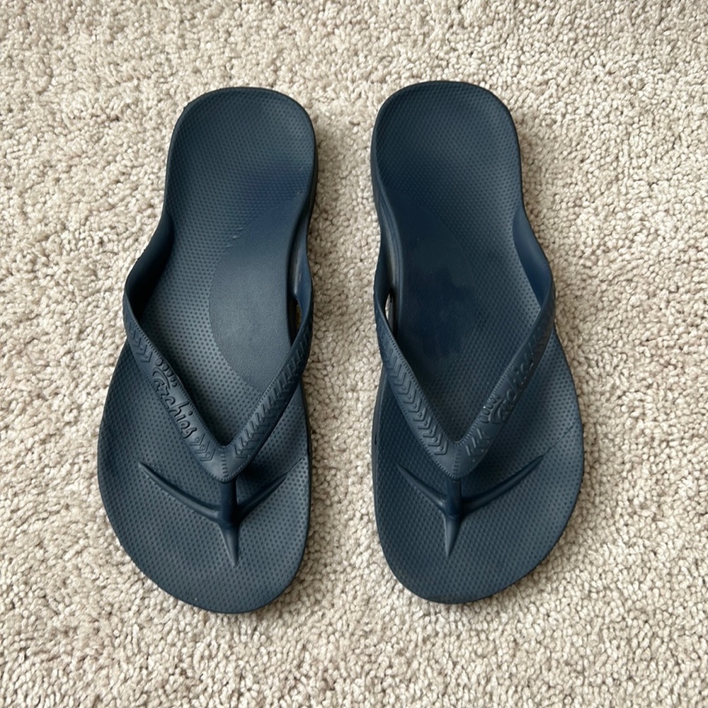 Archie’s flip flops size 10